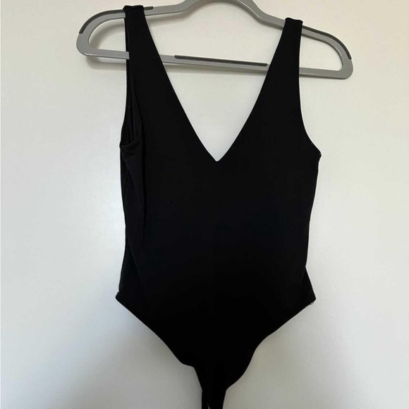 Aritzia Tops - Aritzia bodysuit